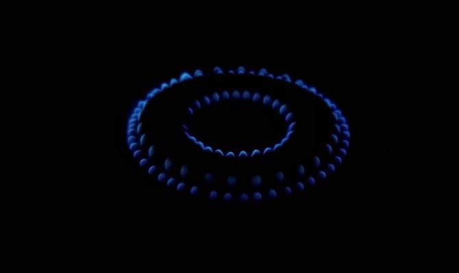 Llama azul de gas natural de un fogón