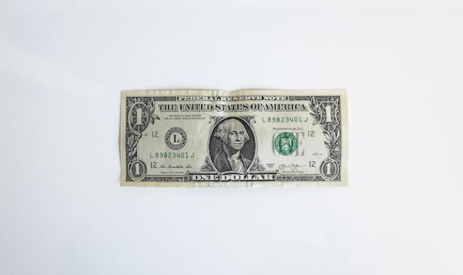 Billete de un dólar. Photo by Kenny Eliason on Unsplash