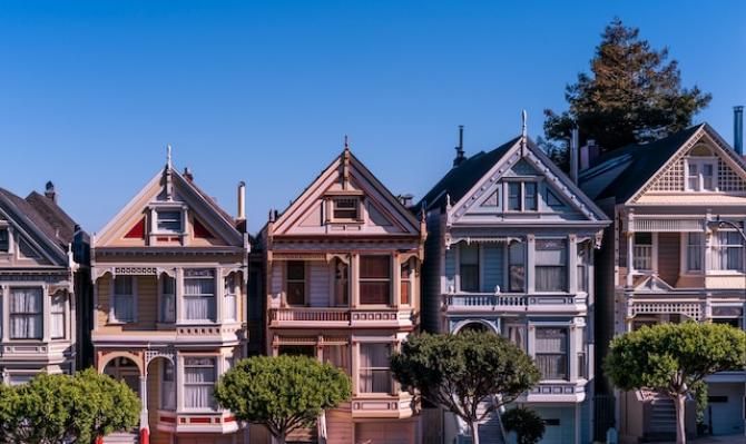 Casas de San Francisco, EE. UU. Photo by Cosmic Timetraveler on Unsplash