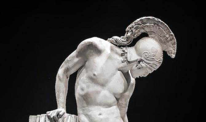 Escultura de Aquiles, detalle. Photo by Miti on Unsplash