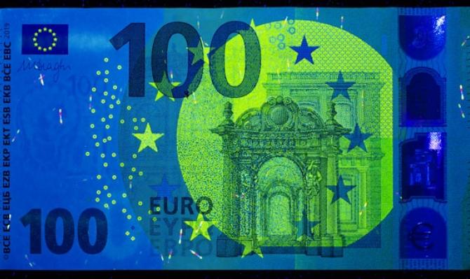 Billete de 100 euros visto con rayos X. Photo by Immo Wegmann on Unsplash