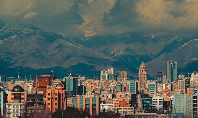 Vista panorámica de Teherán, Irán. Photo by Sajad Nori on Unsplash