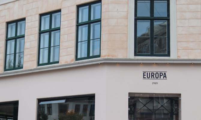 Edificio Europa. Photo by Marie Bellando Mitjans on Unsplash