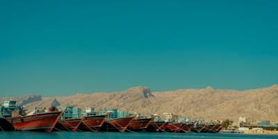 Barcos anclados en la costa iraní. Photo by Iran Mohsen on Unsplash