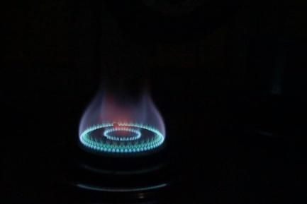 Fogón de gas natural. Foto de Ayesha Firdaus en Unsplash