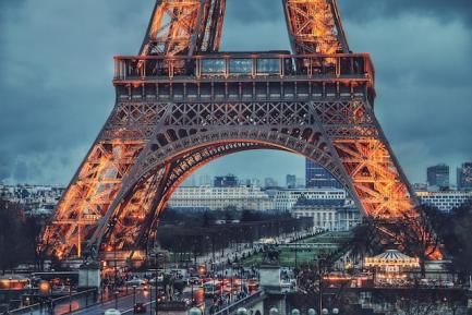 Imagen de la torre Eiffel. Photo by Tsoroush Karimi on Unsplash
