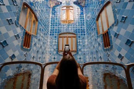 Interior de la Casa Batlló, Barcelona. Photo by Karsten Winegeart on Unsplash