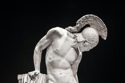 Escultura de Aquiles, detalle. Photo by Miti on Unsplash
