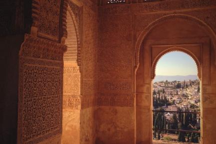 Alhambra de Granada. Photo by Isak Gundrosen on Unsplash