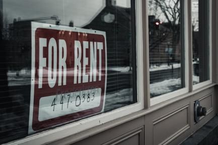 "For rent". Photo by Aaron Sousa on Unsplash