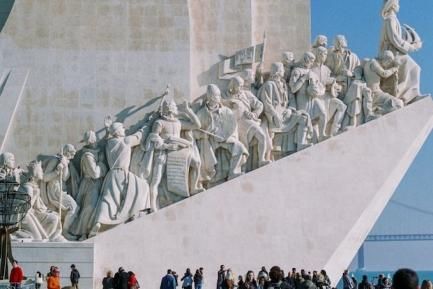 Monumento a los Descubrimientos, Lisboa. Photo by Portuguese Gravity on Unsplash