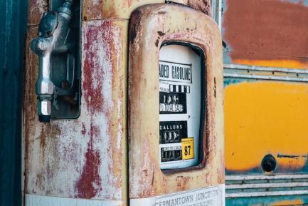Surtidor de gasolina. Photo by Chris Haws on Unsplash