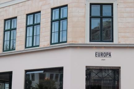 Edificio Europa. Photo by Marie Bellando Mitjans on Unsplash