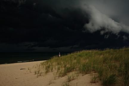 Vista de una playa con cielo de tormenta. Photo by Noaa on Unsplash